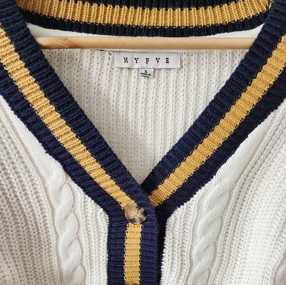 Women's Long Sleeves V-Neck Button Up Colorblock Sweater Off White S, M, L NWOT - Picture 4 of 8